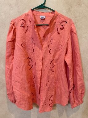 Chico’s Coral Eyelet Button-Front Top size large never worn